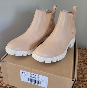 Journee Collection Rorke Women's Block Heel Boots Size 7 1/2 Nude